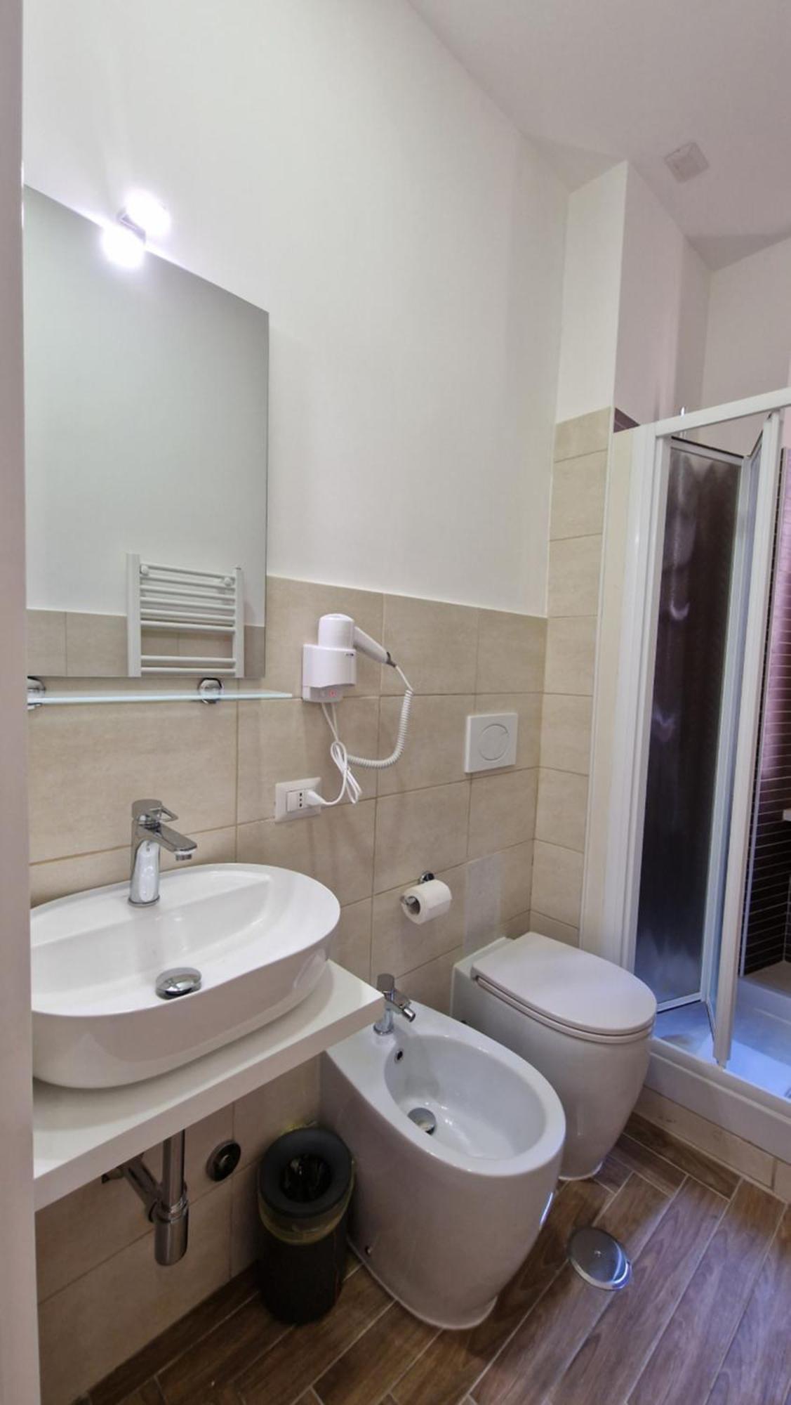 Susy'S Guest House - Room Spagna โรม ภายนอก รูปภาพ